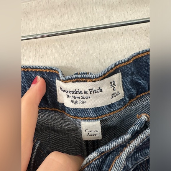 Abercrombie & Fitch | The Mom Short High Rise - Picture 4 of 7